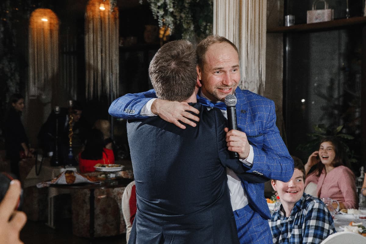 Ведущий Виталий Вялов