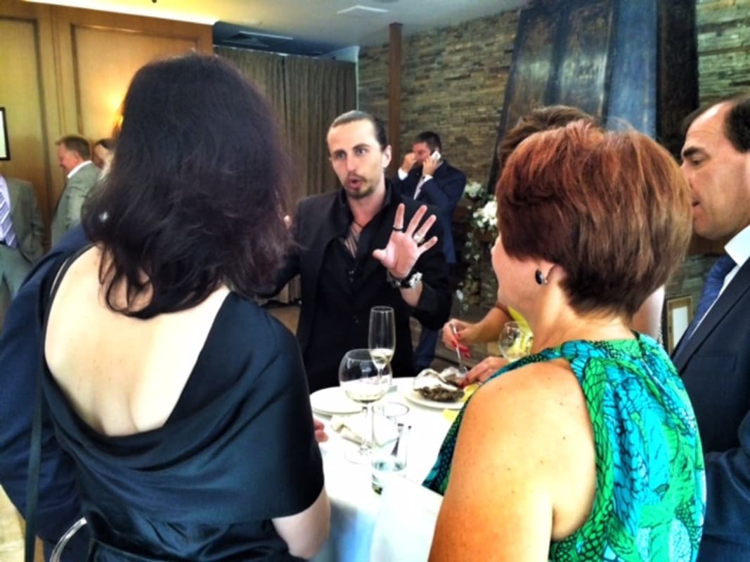 Фокусник , иллюзионист Денис Чертовский