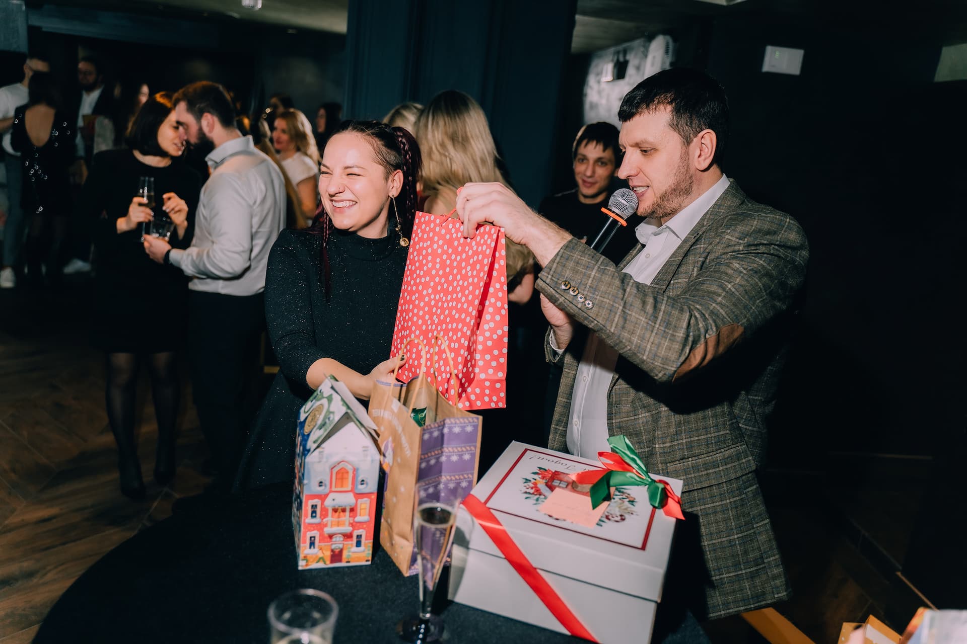 Ведущий Алексей Котов