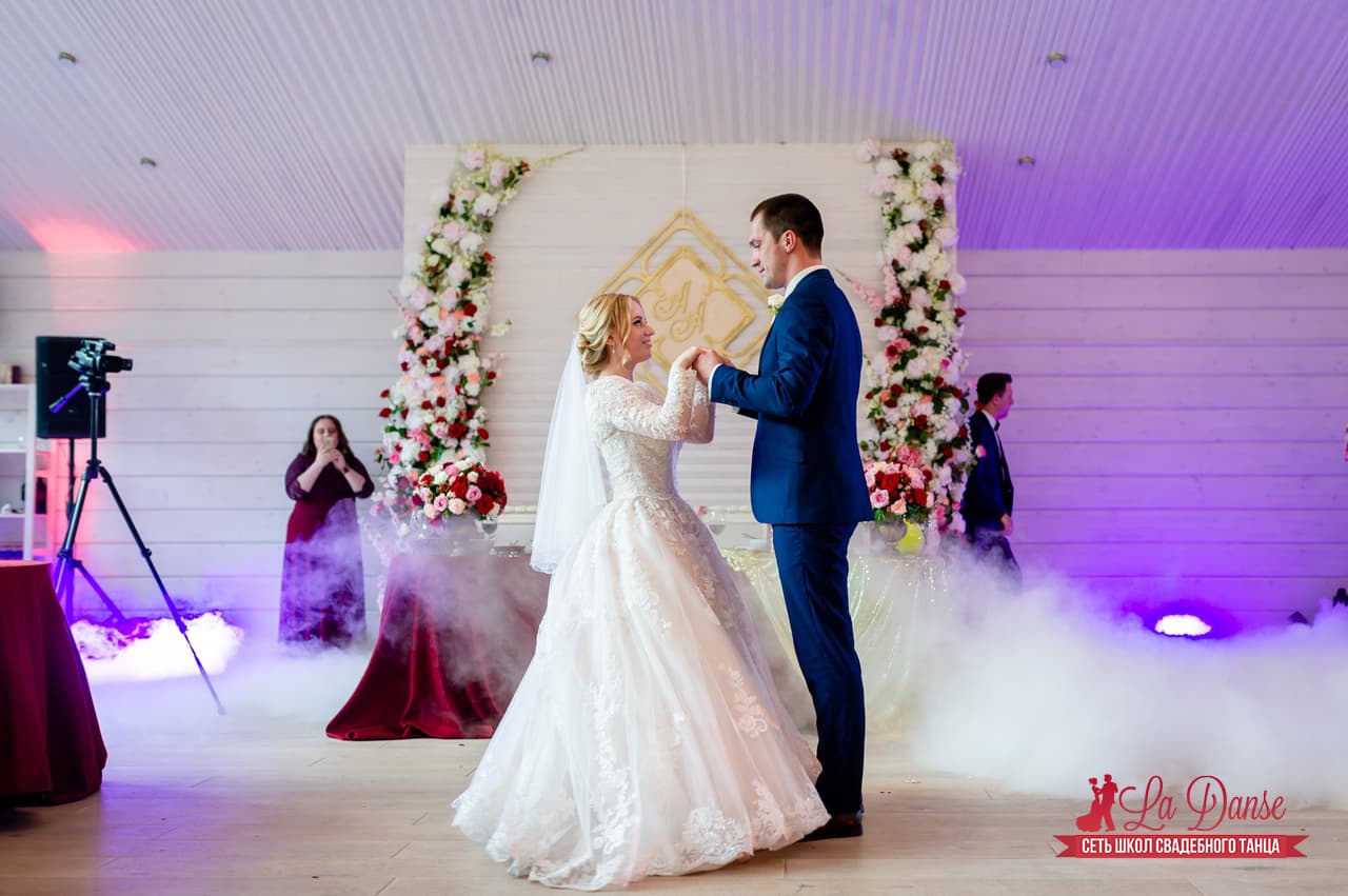 Сеть школ свадебного танца LA DANSE