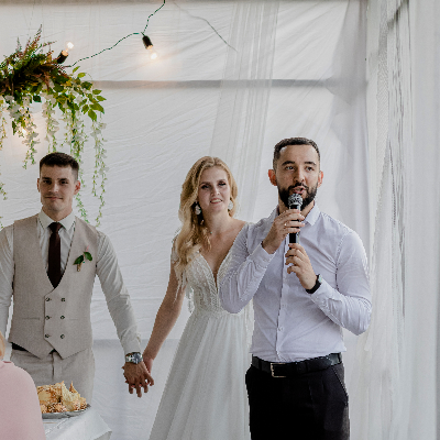 Ведущий Дмитрий Полухин