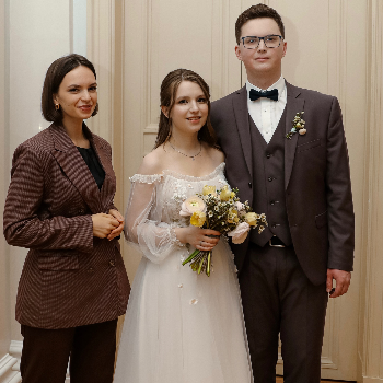 Ведущая Вера Стоич