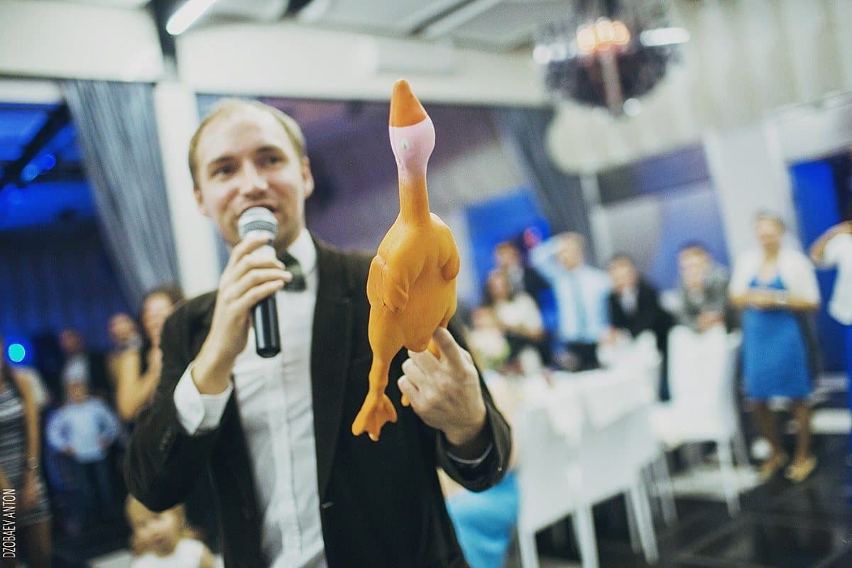 Ведущий Виталий Вялов