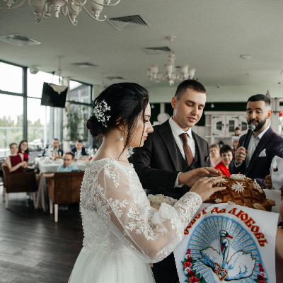 Ведущий Дмитрий Полухин