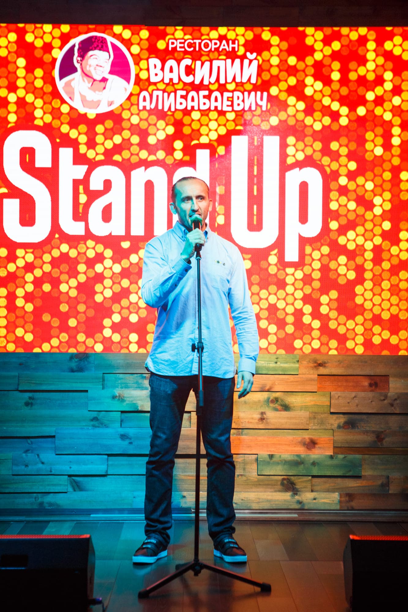 Ведущий Игорь Осипов