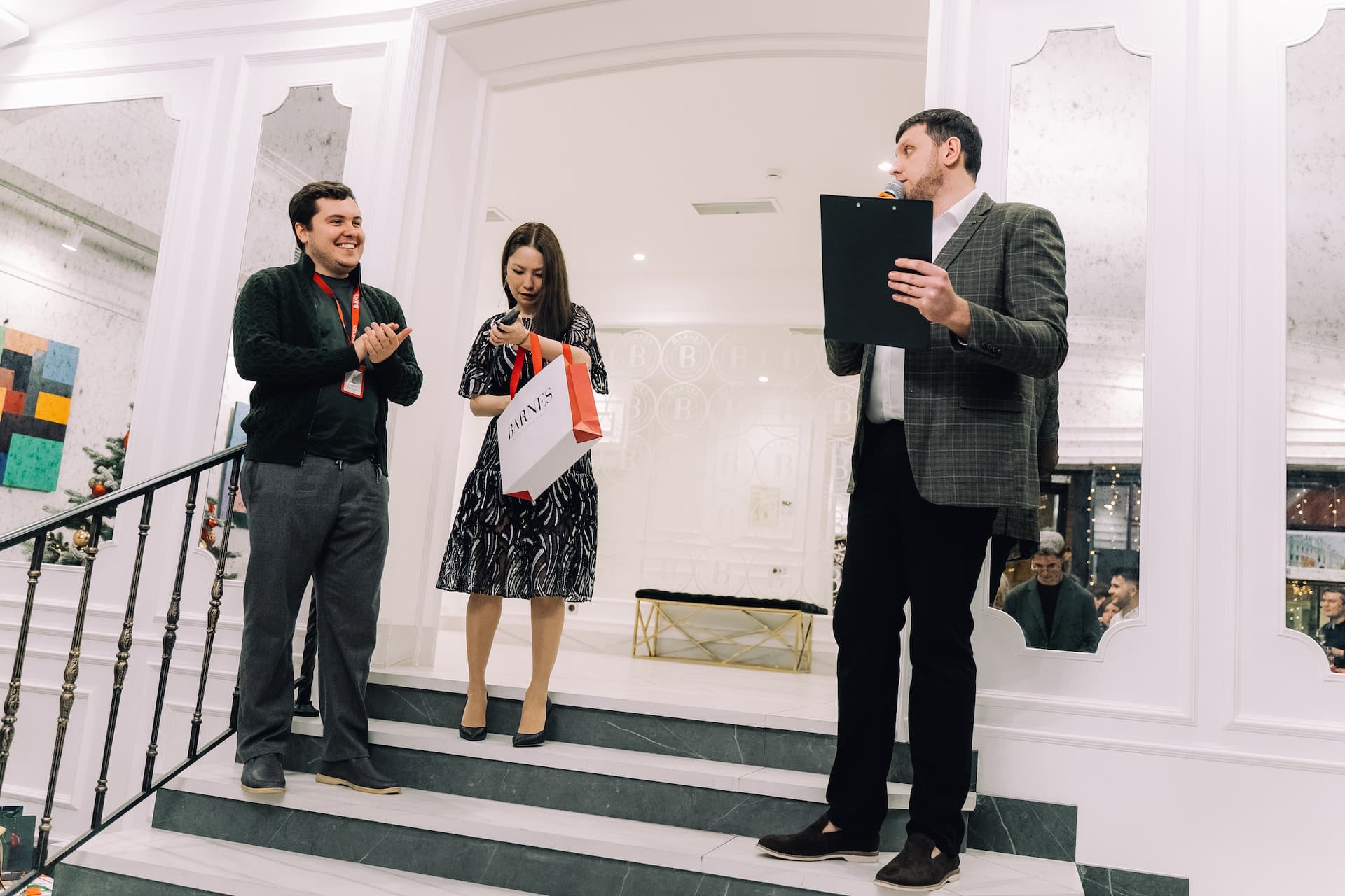 Ведущий Алексей Котов