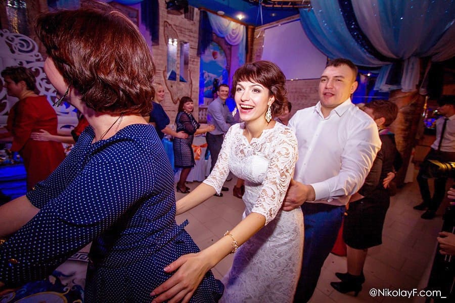 Ведущий Алексей Куприянов