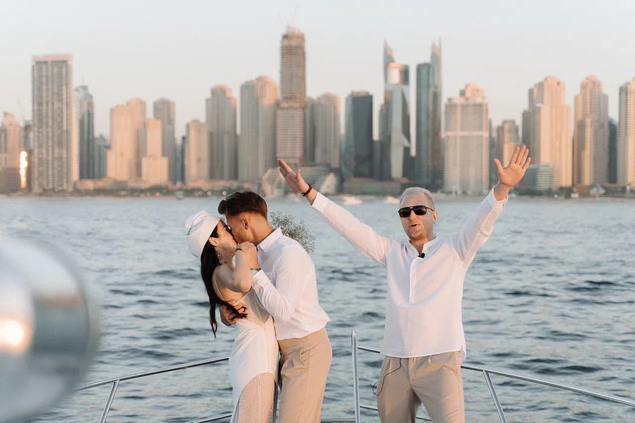 Ведущий Александр Дымов