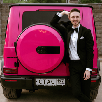 Ведущий Стас Курдаков