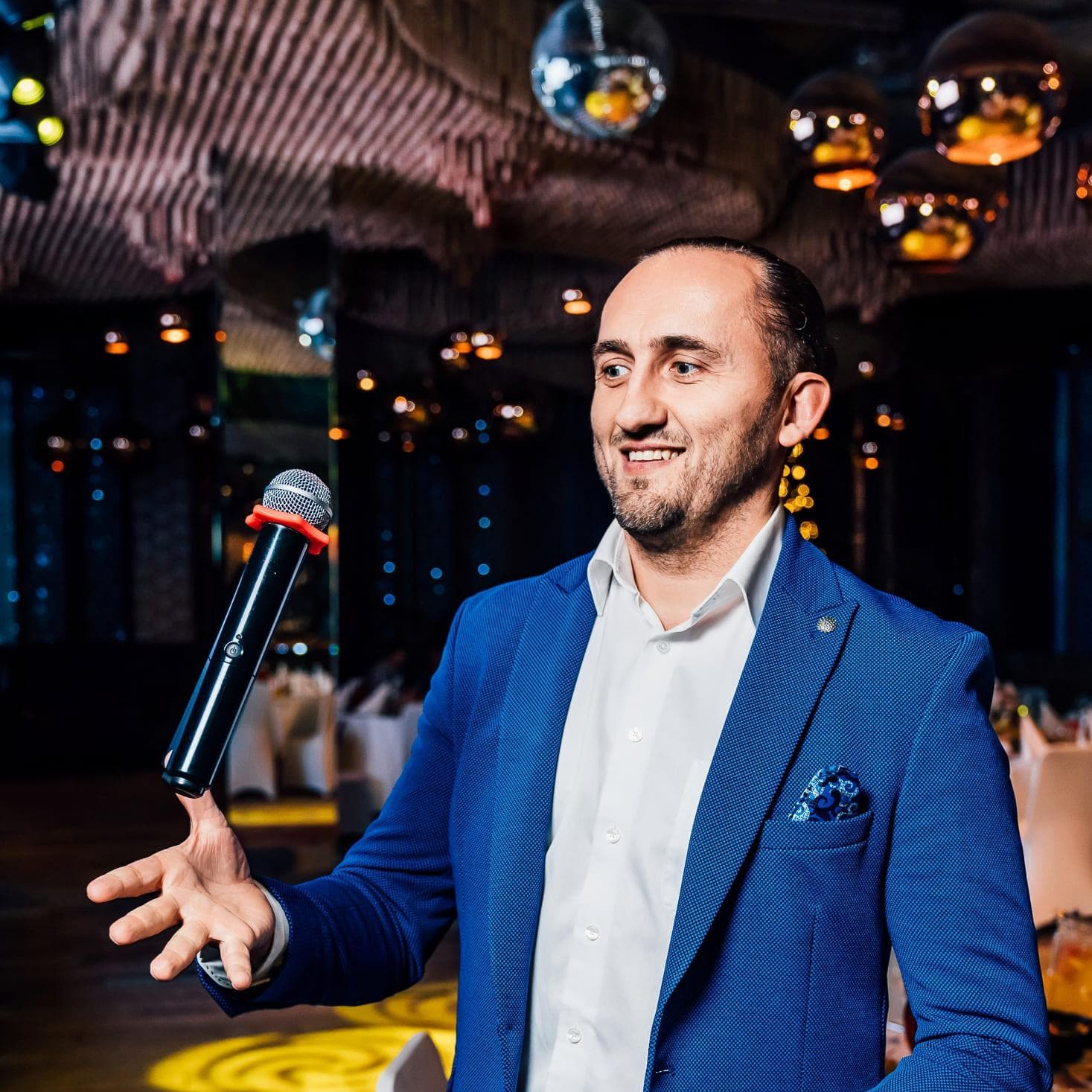 Ведущий Игорь Осипов