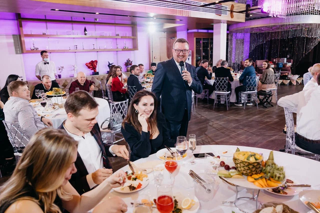 Ведущий Сергей Рябинин