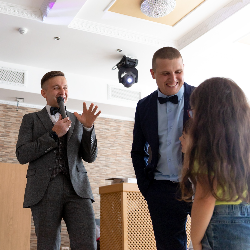 Ведущий Кирилл Андронов