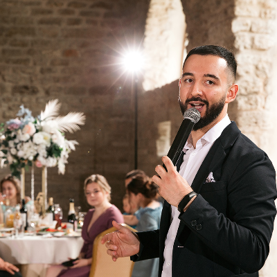 Ведущий Дмитрий Полухин