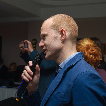 Ведущий Юрий Овсинский