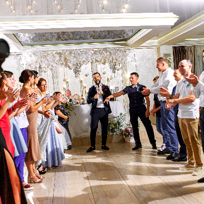 Ведущий Дмитрий Полухин