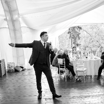 Ведущий Марк Смирнов