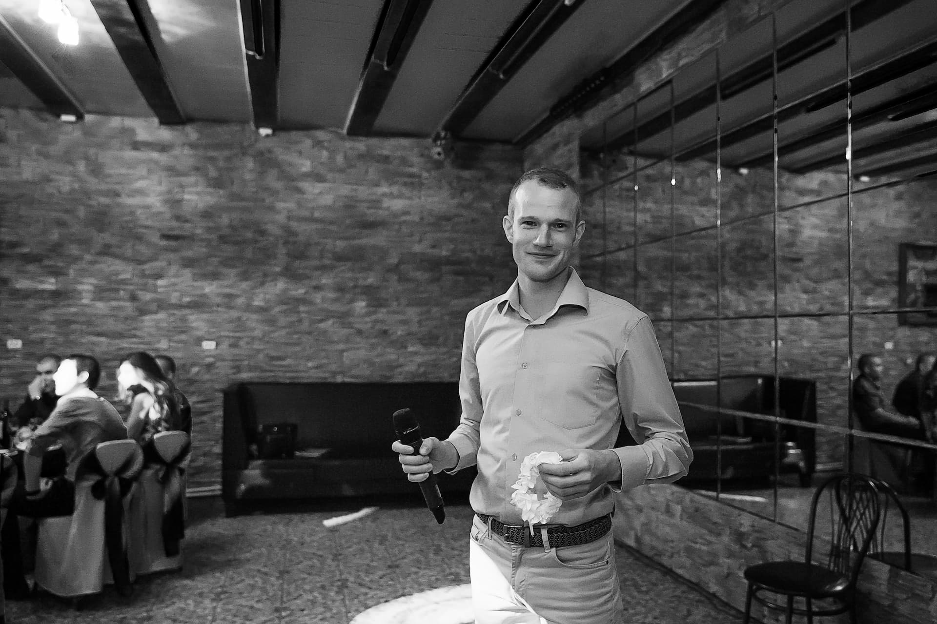 Ведущий Юрий Овсинский