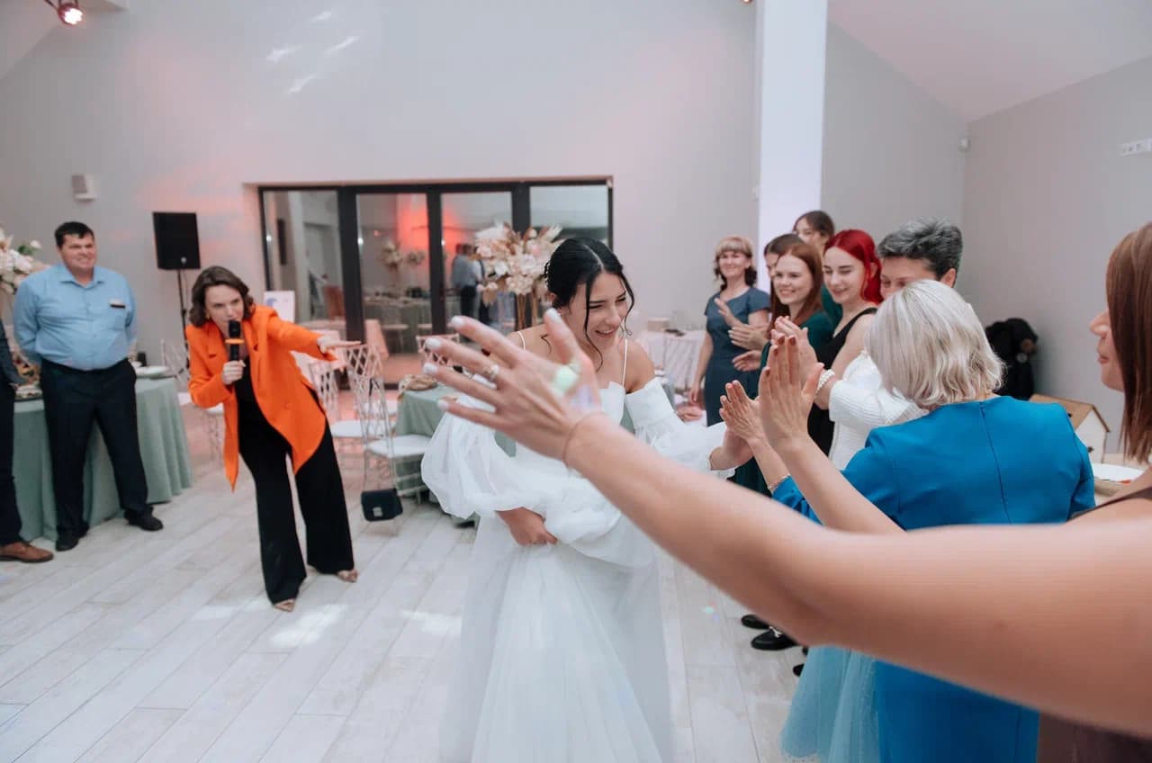 Ведущая Вера Стоич