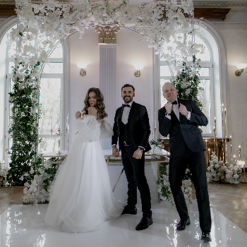 Ведущий Александр Дымов