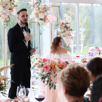 Ведущий Стас Курдаков