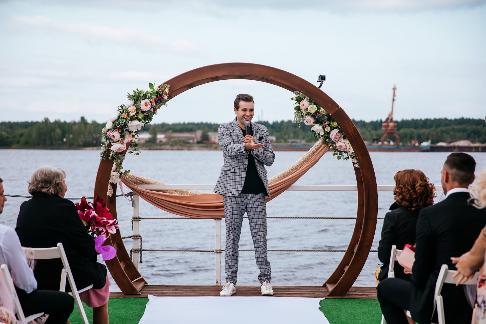 Ведущий Дмитрий Московский