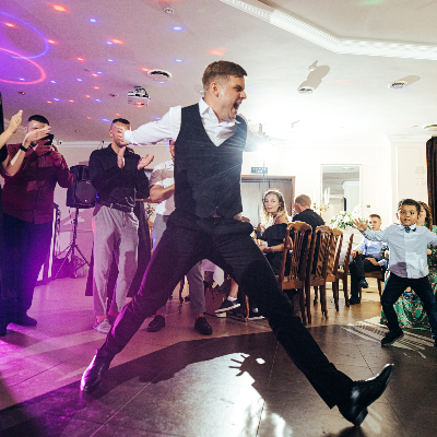 Ведущий Дмитрий Полухин