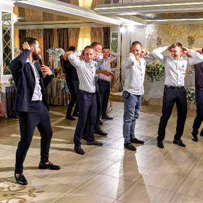 Ведущий Дмитрий Полухин