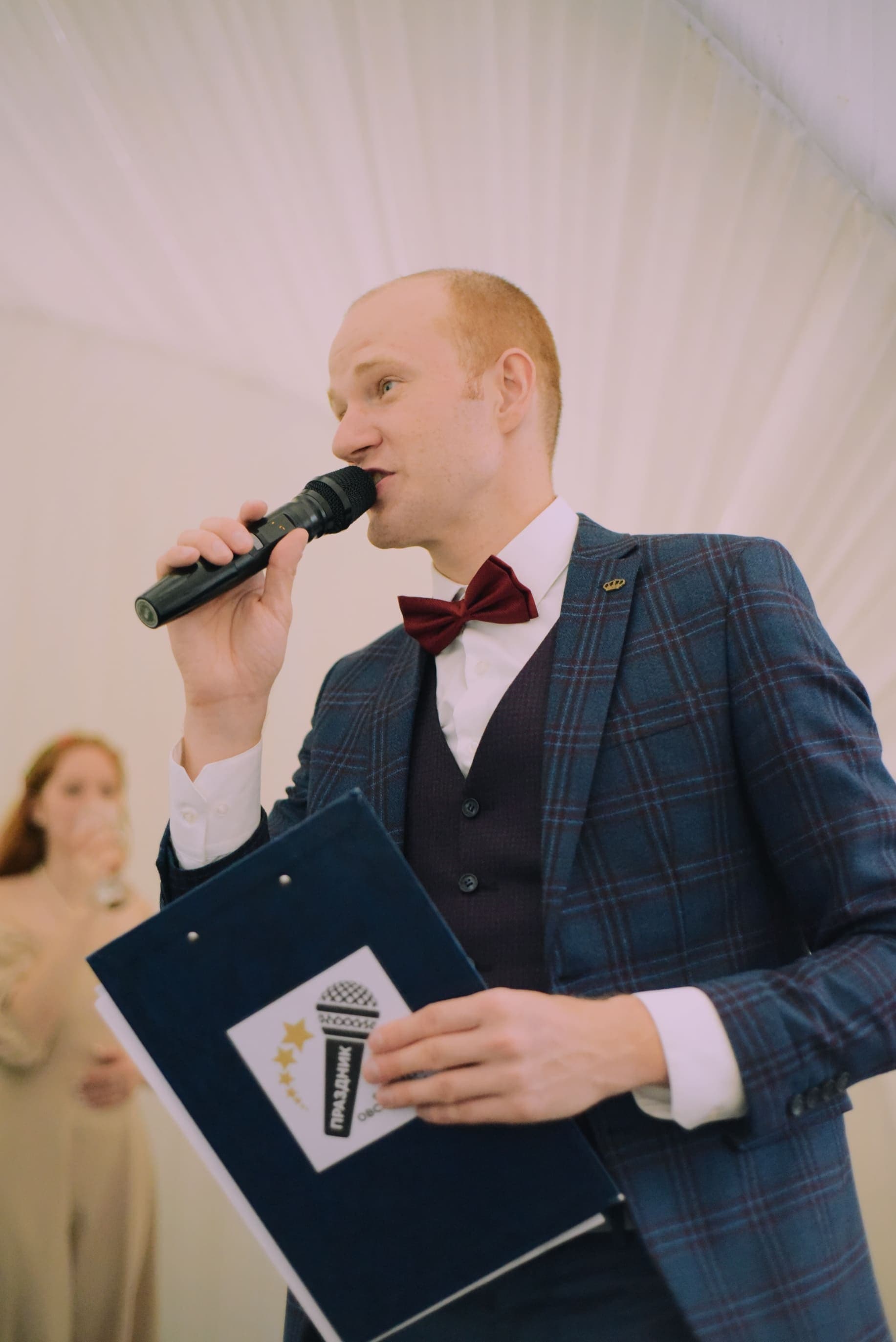 Ведущий Юрий Овсинский