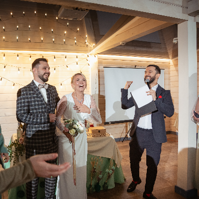 Ведущий Дмитрий Полухин