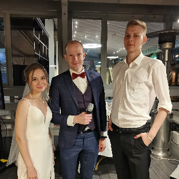 Ведущий Юрий Овсинский