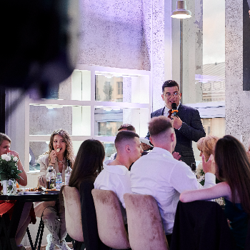 Ведущий Марк Смирнов