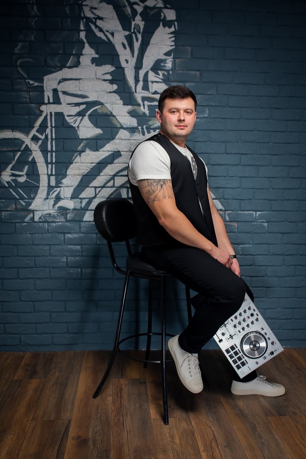 Диджей Василий Кириллов