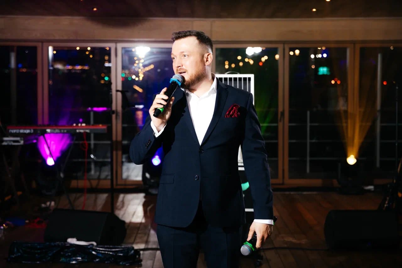 Ведущий Сергей Рябинин