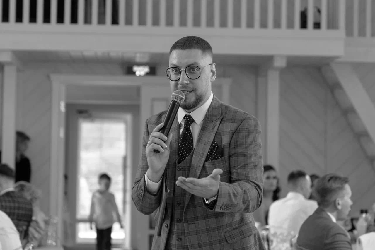 Ведущий Павел Ерофеев