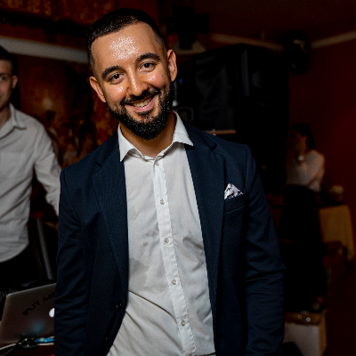 Ведущий Дмитрий Полухин