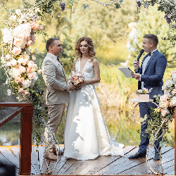 Ведущий Кирилл Андронов