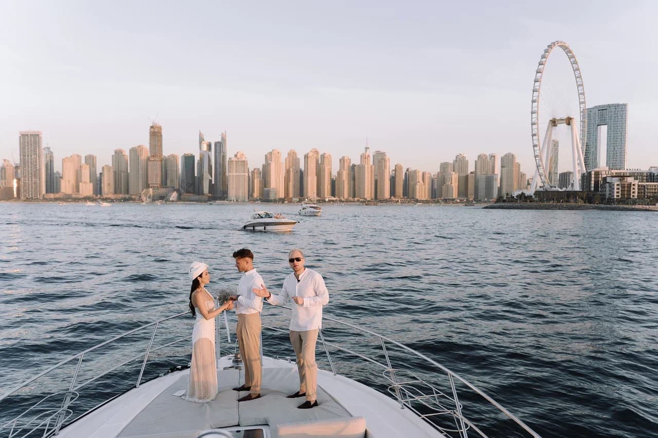 Ведущий Александр Дымов