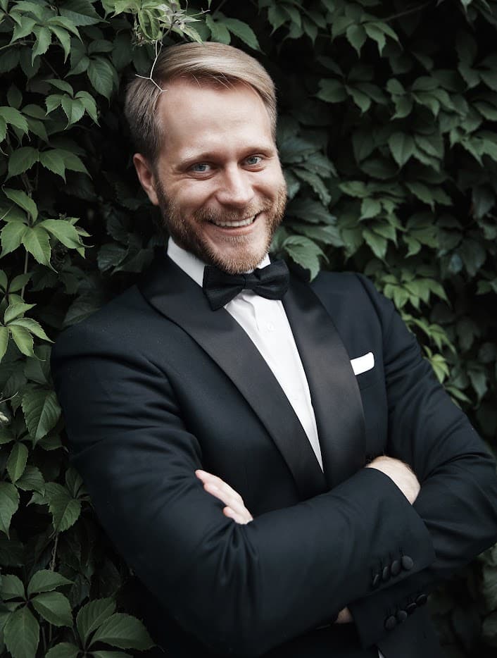 Ведущий Сергей Тарачанов