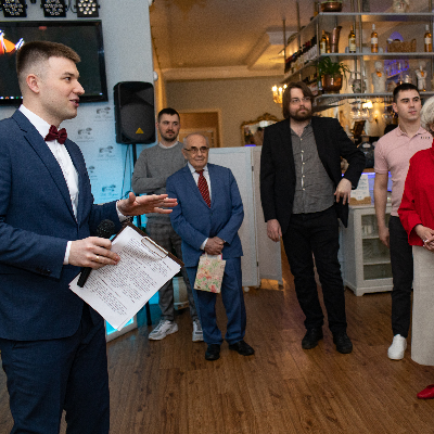 Ведущий Юрий Кудрявцев