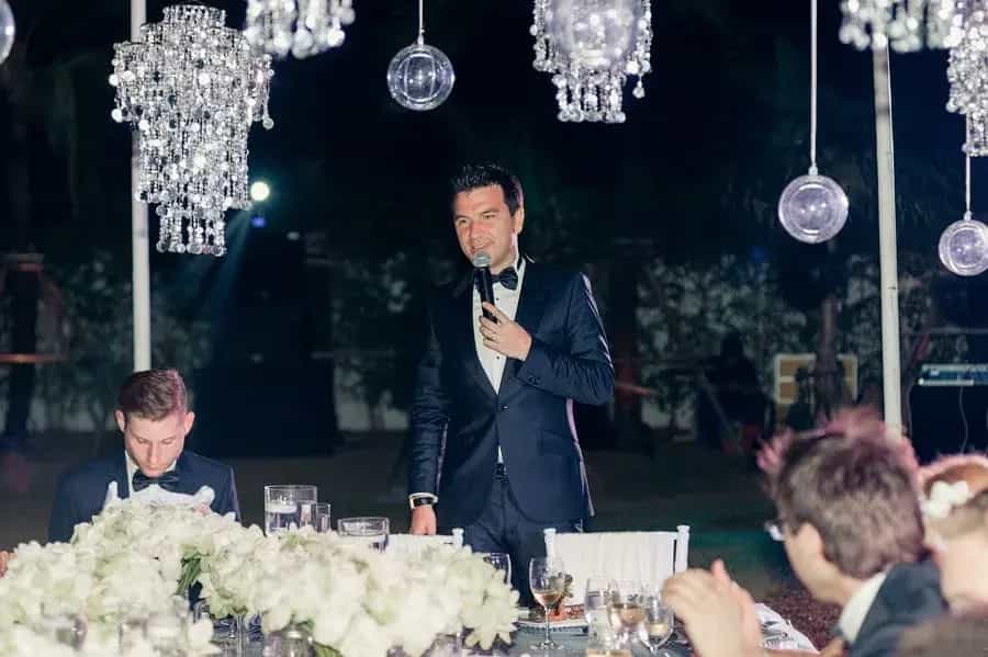 Ведущий Александр Слесарев