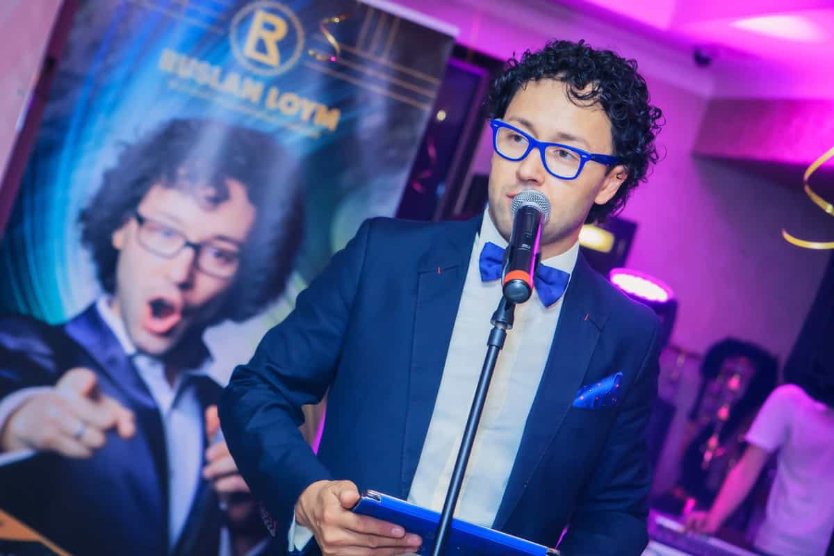 Ведущий Руслан Лойм