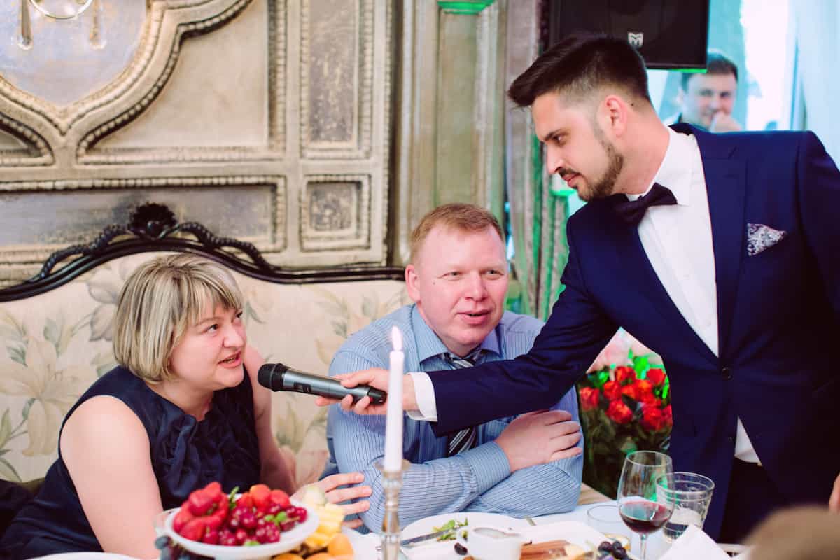 Ведущий Алексей Авдонин