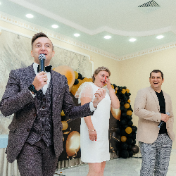 Ведущий Кирилл Андронов