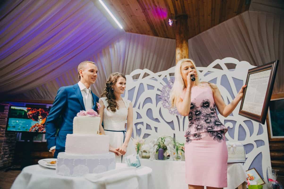 Ведущая Саша Пушкина