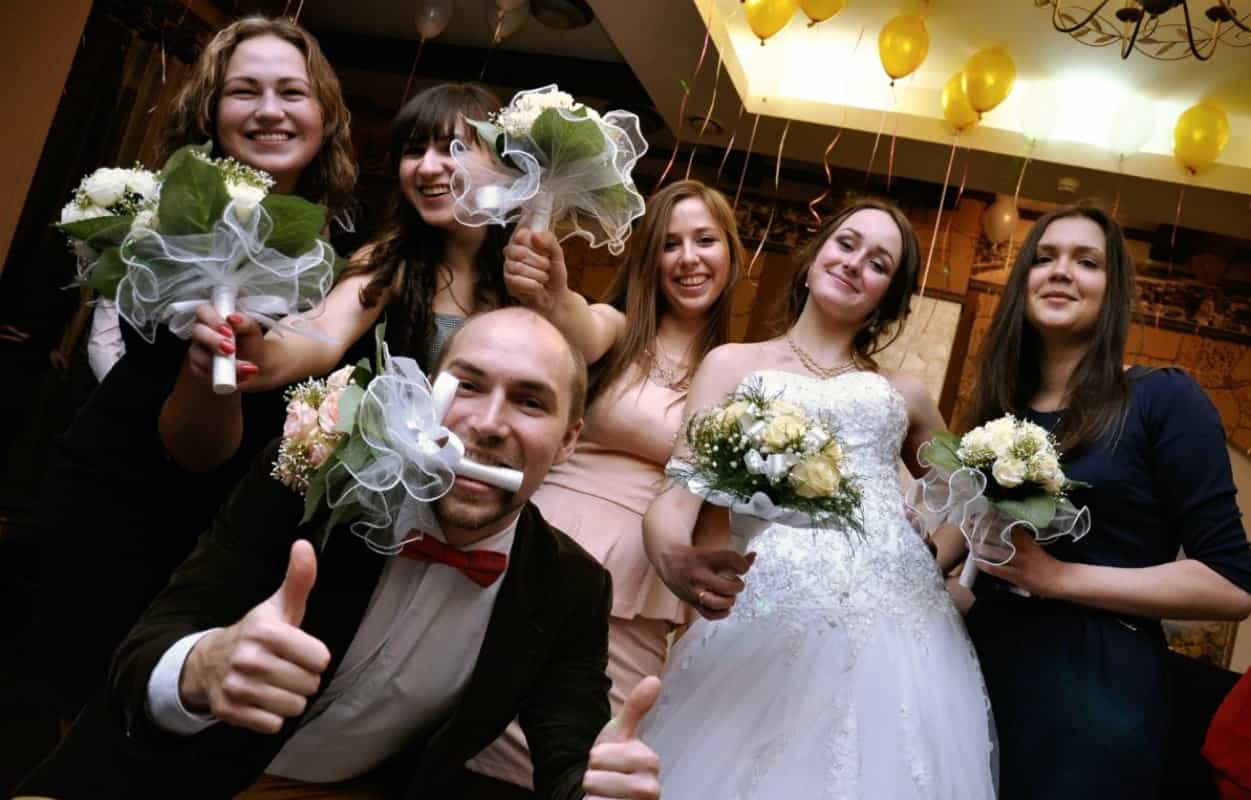 Ведущий Виталий Вялов