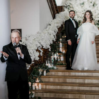 Ведущий Александр Дымов