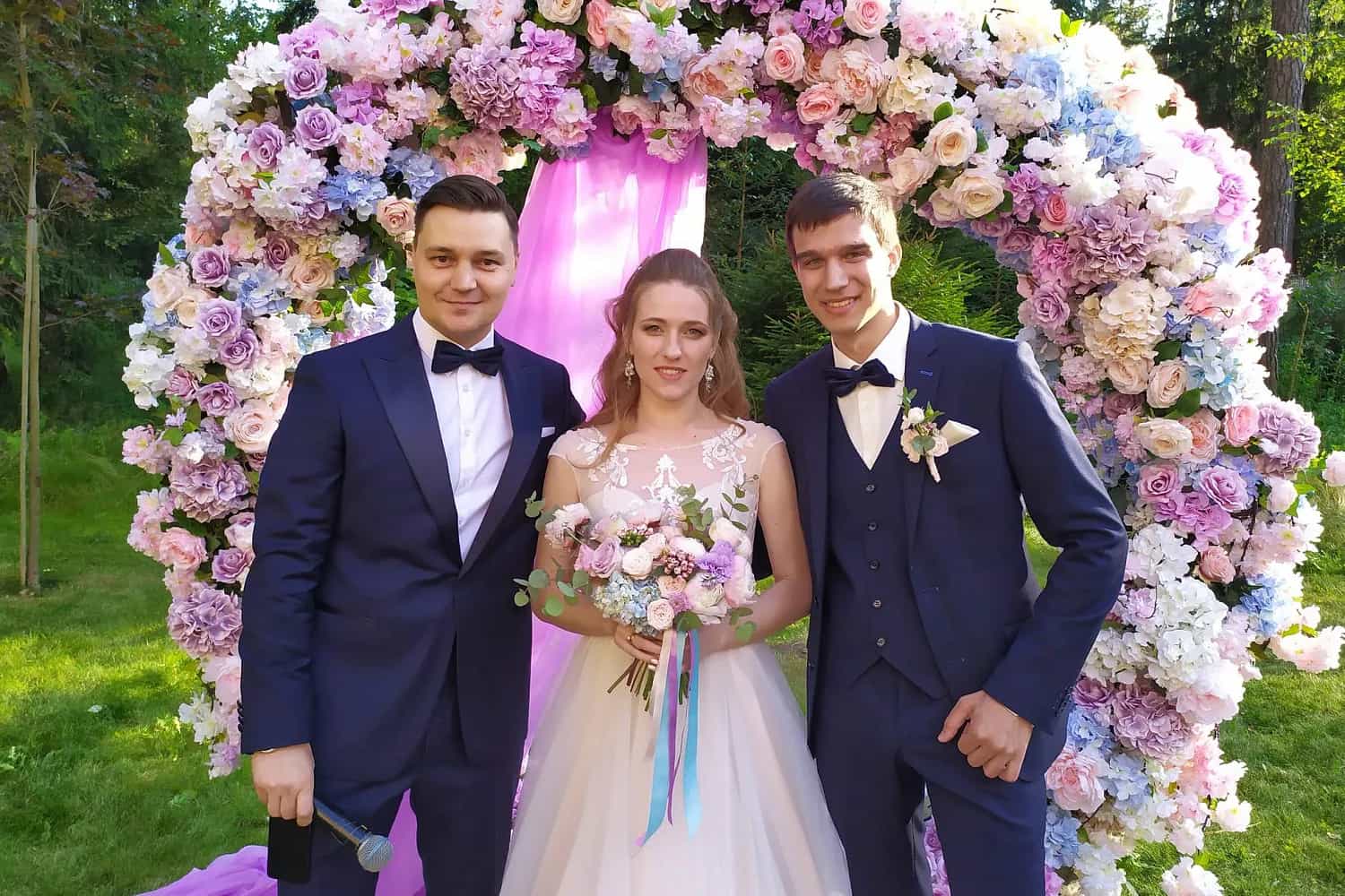 Ведущий Евгений Ярс