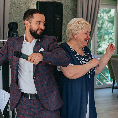 Ведущий Дмитрий Полухин