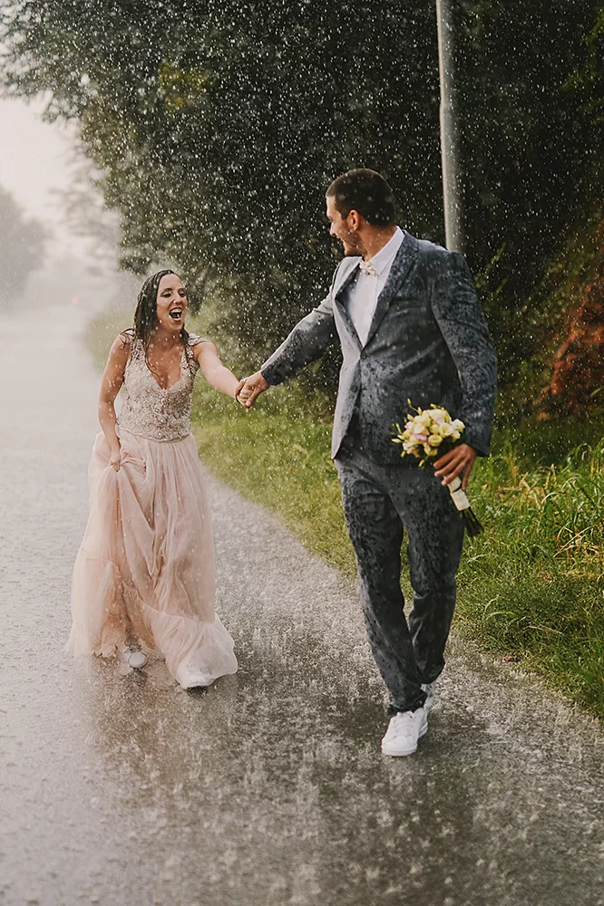 Дождь на свадьбу: что делать, если в самый важный день капризничает погода?