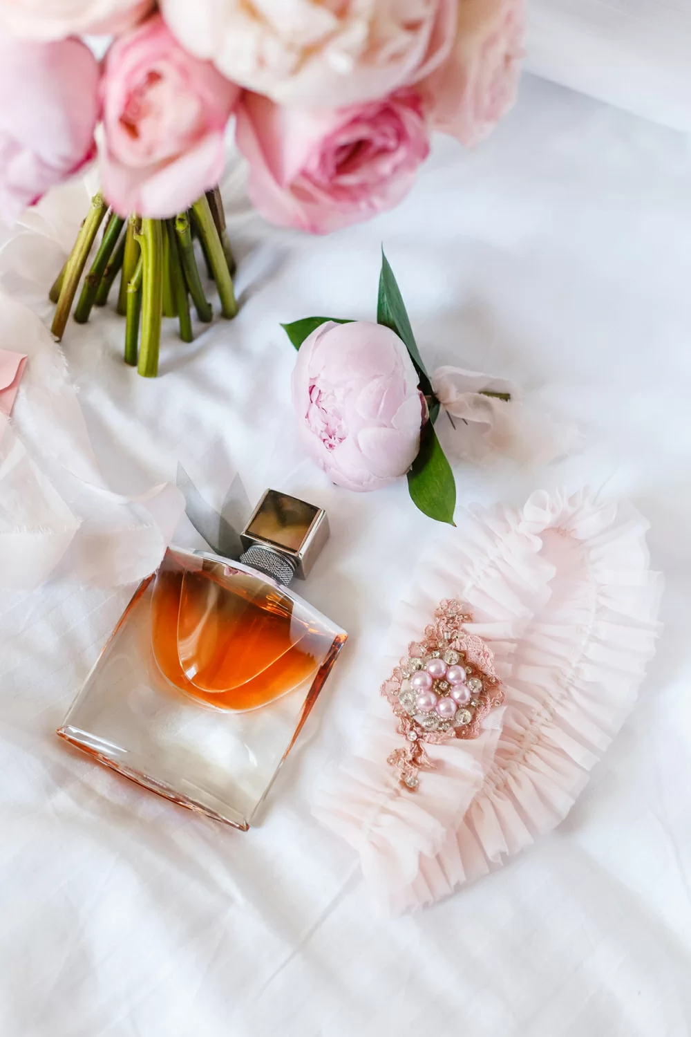 Как выбрать парфюм на свадьбу: краткое руководство